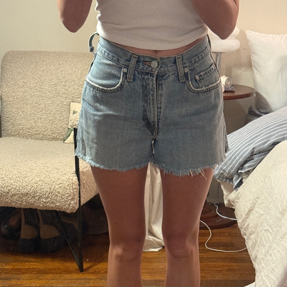 Vintage Levi’s Denim Shorts (fit size 23/24)